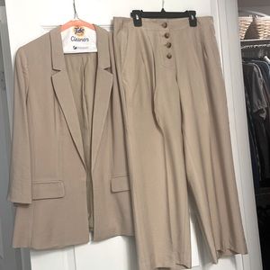 Loft suit set. Jacket size 8 pants size 6